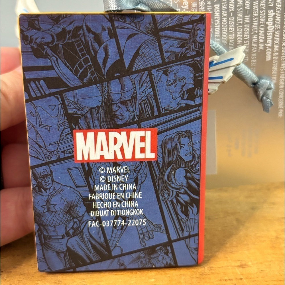 NEW Disney Marvel Sam Wilson Captain America Ornament Sketchbook Comic Book - Picture 4 of 4